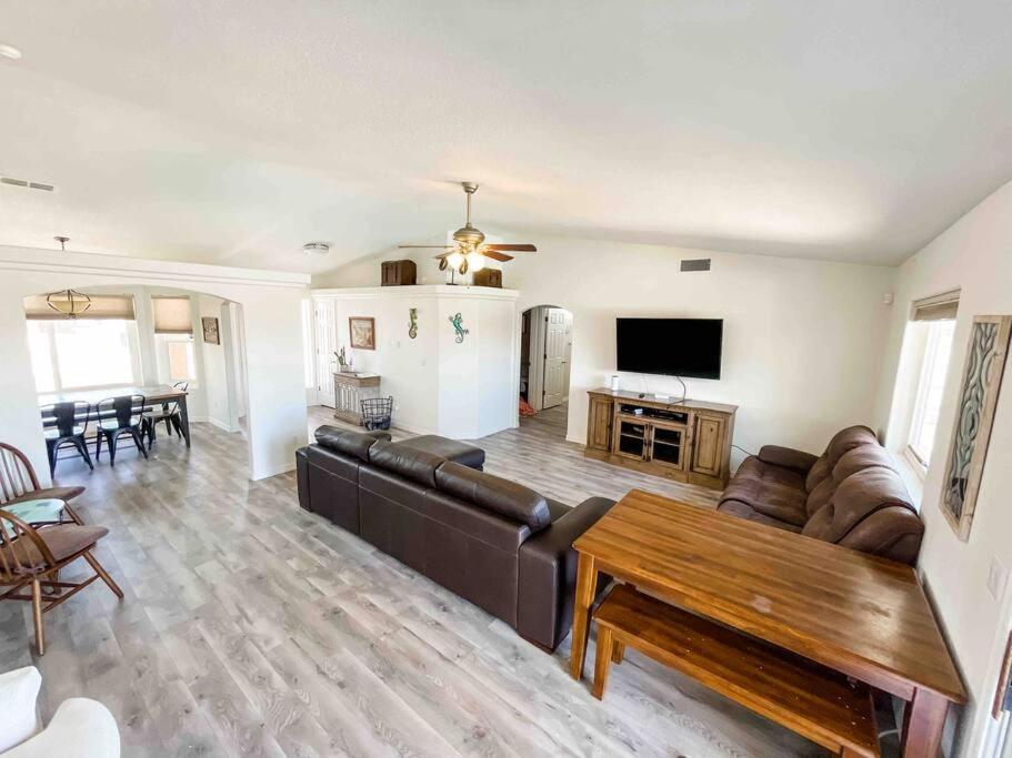 Private View On The Lake Side Of 95! Sleeps 16 Lake Havasu City Exterior foto